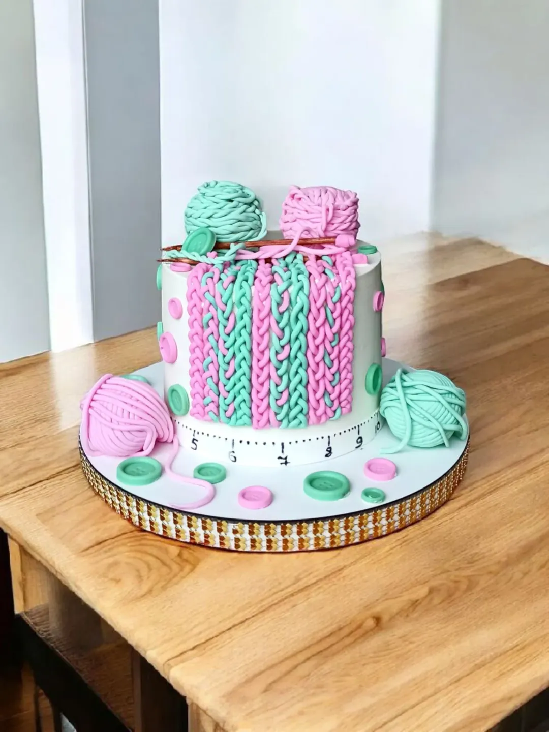 Жіночий торт Кривий Ріг, торт для жінки, торт на замовлення.