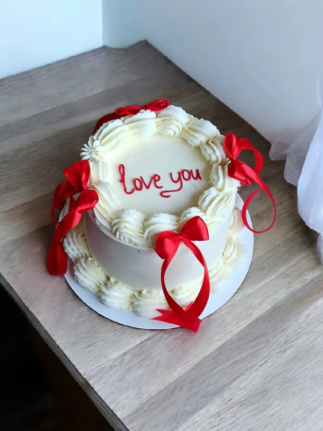 Жіночий торт Кривий Ріг, торт для жінки, торт на замовлення.