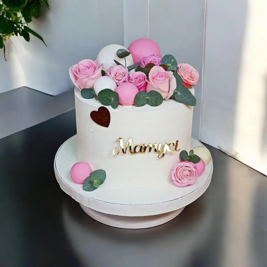 Жіночий торт Кривий Ріг, торт для жінки, торт на замовлення.