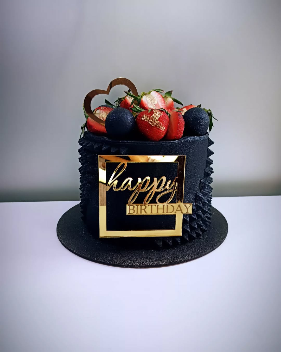 Жіночий торт Кривий Ріг, торт для жінки, торт на замовлення.