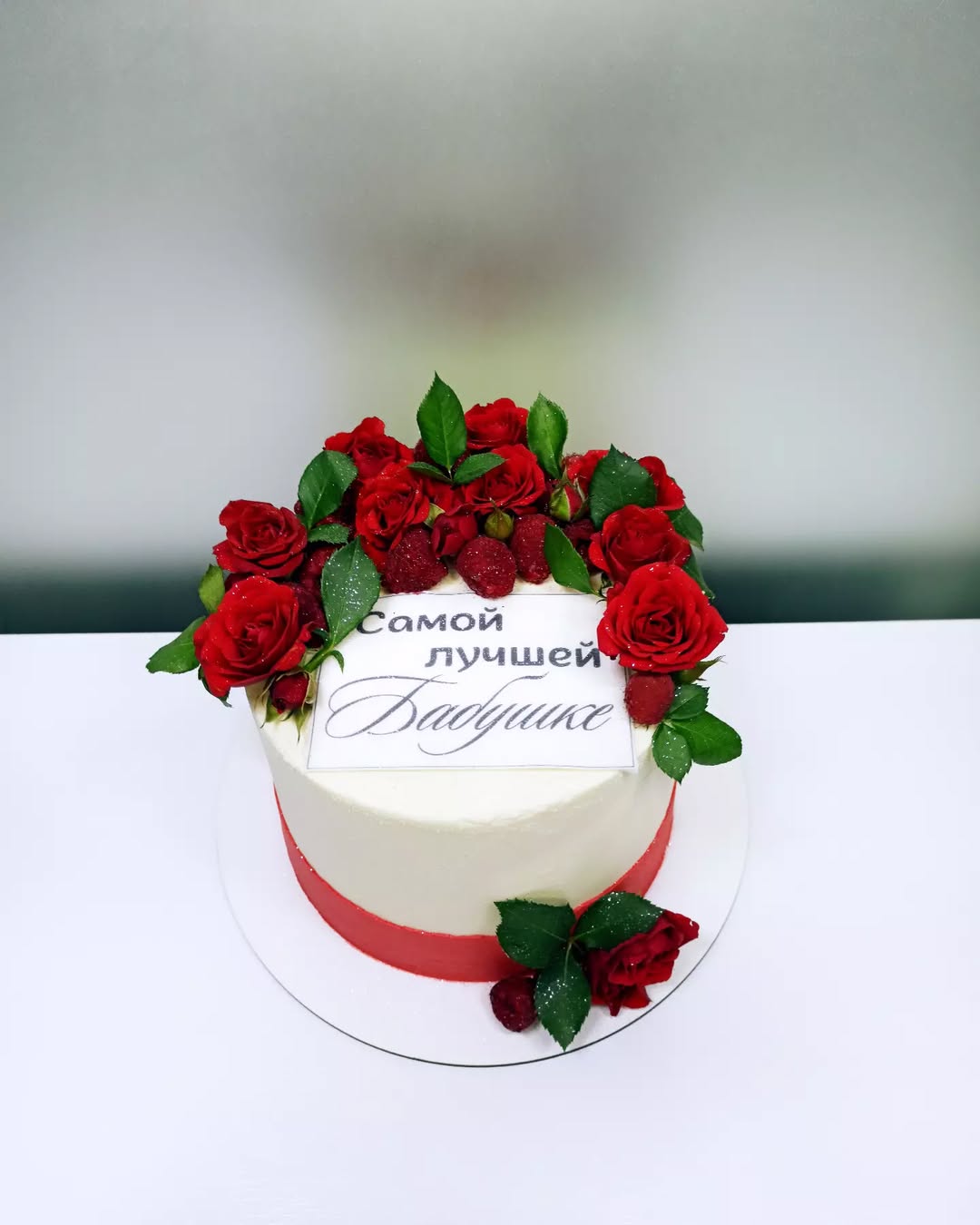Жіночий торт Кривий Ріг, торт для жінки, торт на замовлення.