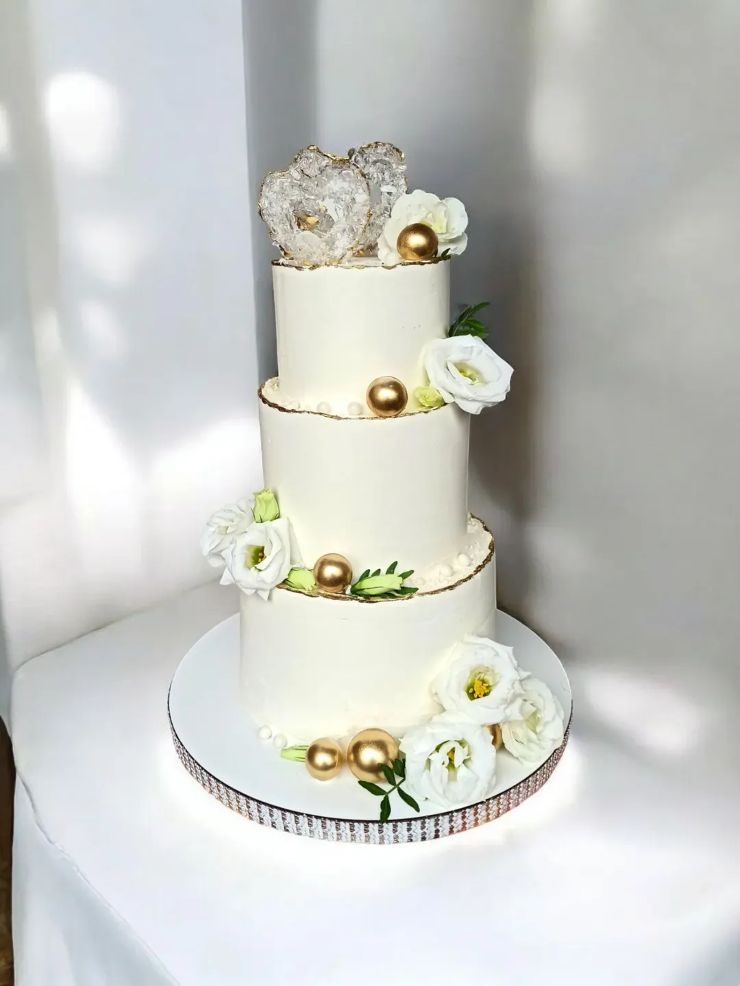 Багатоярусний торт Кривий Ріг, святковий торт, торт на замовлення.