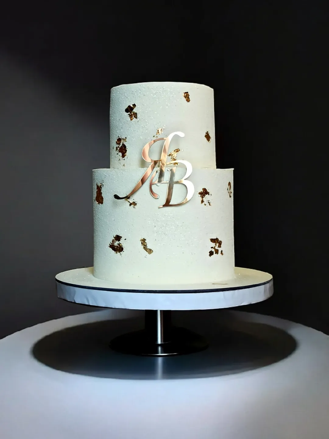 Багатоярусний торт Кривий Ріг, святковий торт, торт на замовлення.