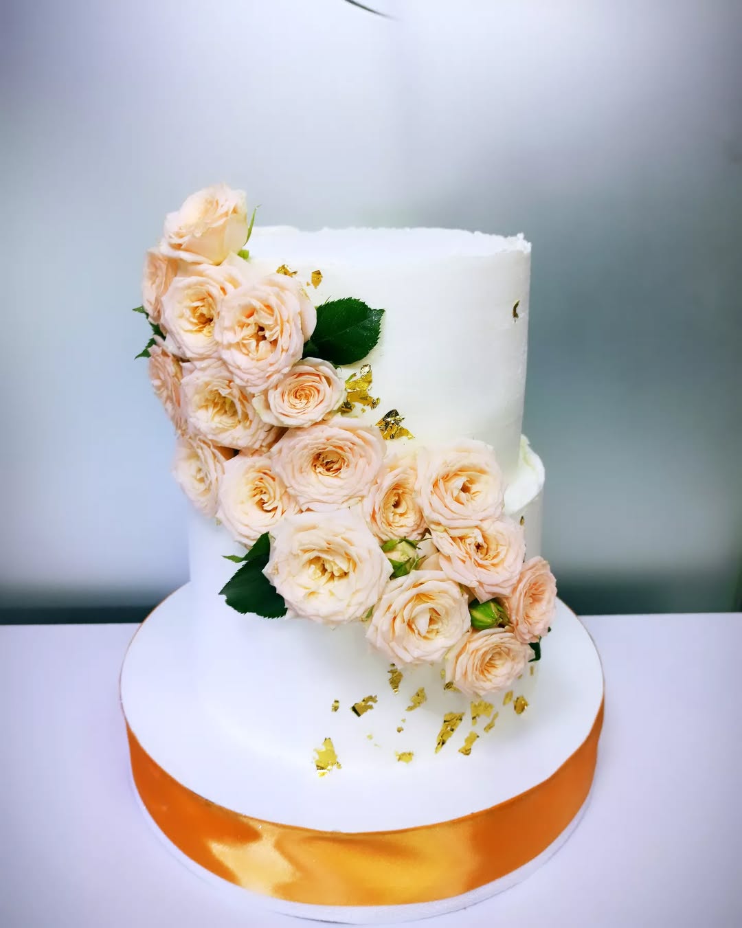 Багатоярусний торт Кривий Ріг, святковий торт, торт на замовлення.