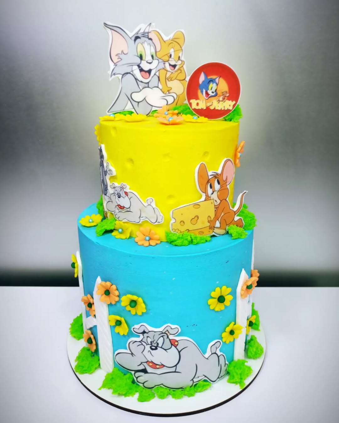 Багатоярусний торт Кривий Ріг, святковий торт, торт на замовлення.