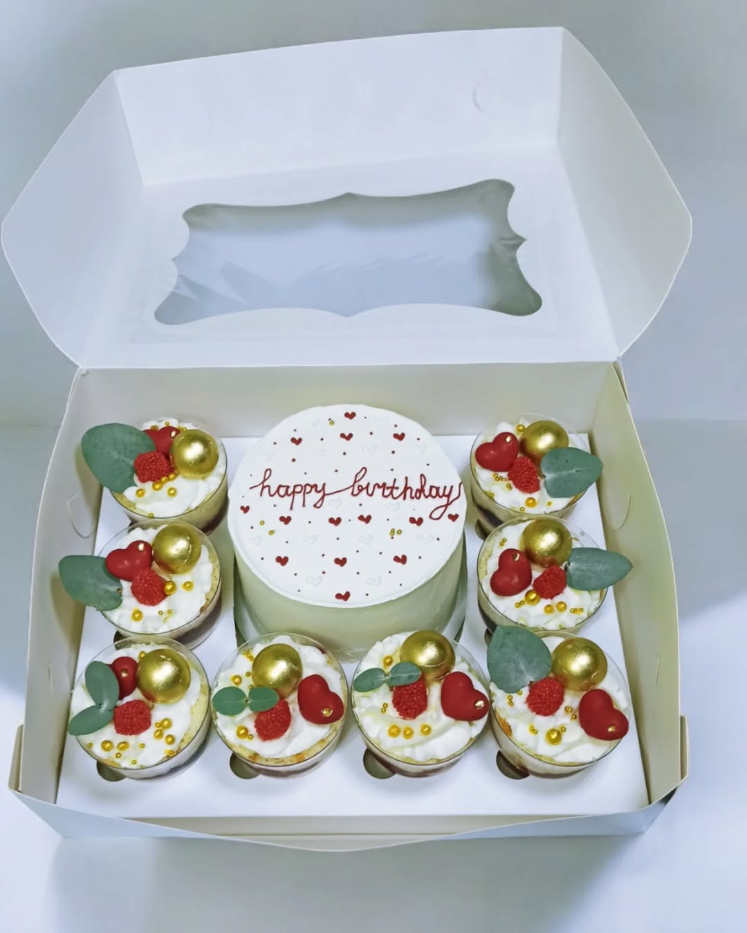 Набори десертів Кривий Ріг, бенто торт і трайфли, бенто торт і капкейки.