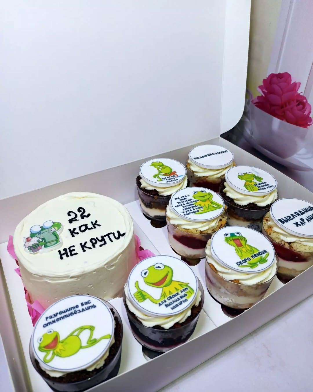 Набори десертів Кривий Ріг, бенто торт і трайфли, бенто торт і капкейки.