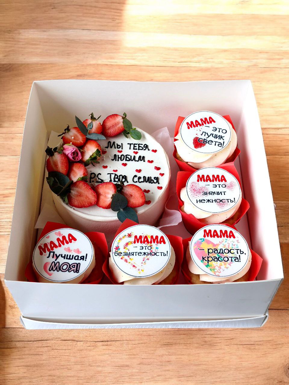 Набори десертів Кривий Ріг, бенто торт і трайфли, бенто торт і капкейки.